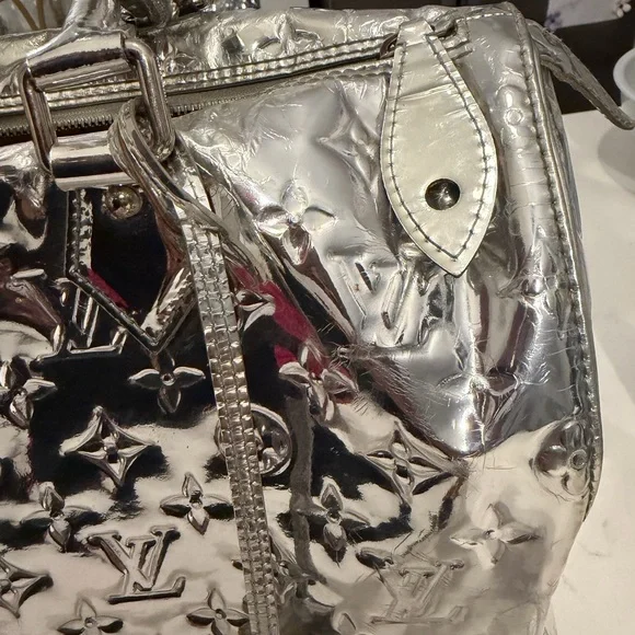 Authentic LOUIS VUITTON Monogram Miroir Speedy 30 Silver. - Picture 10 of 16